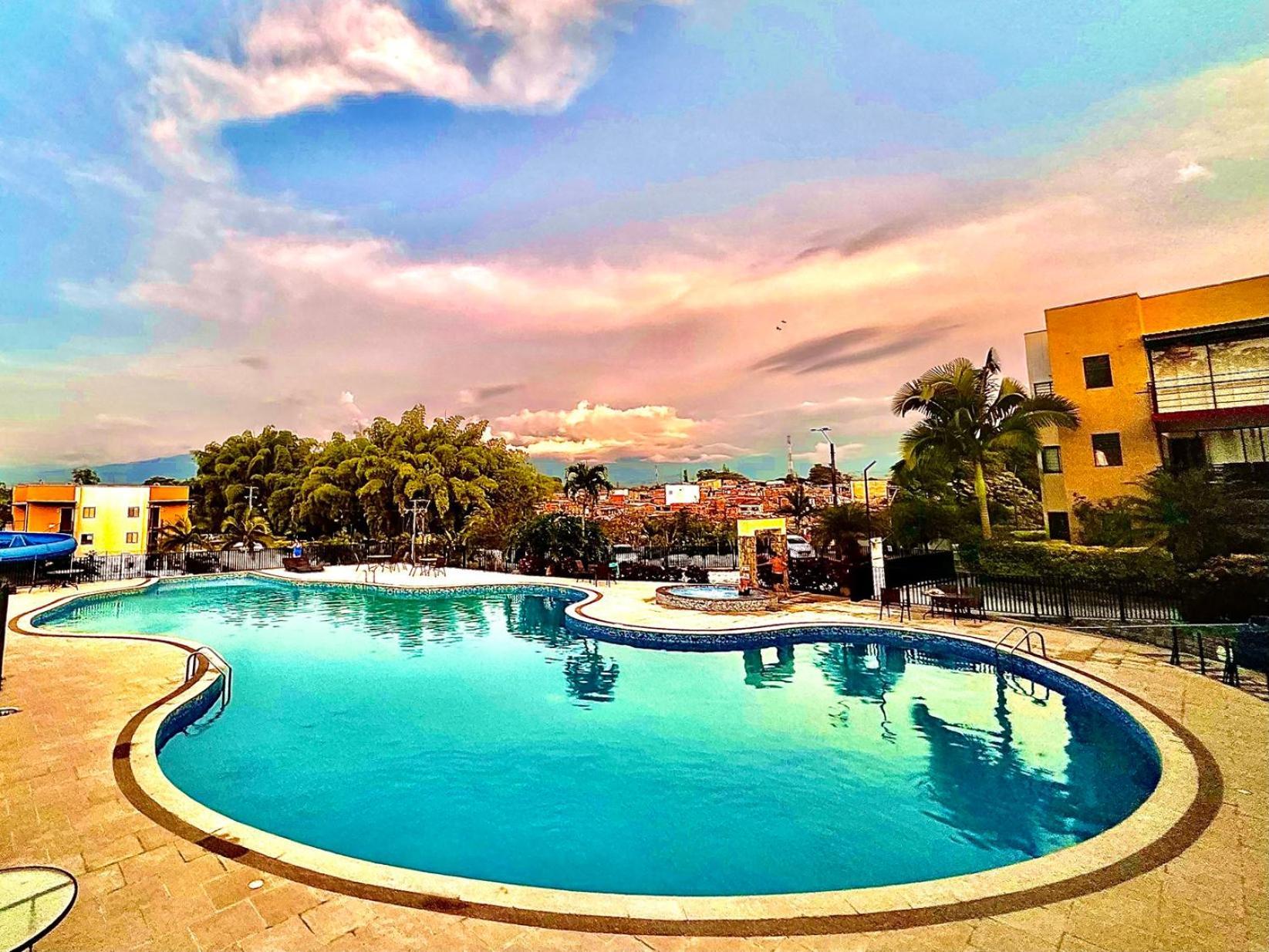 Apartamento Privado Vacacional A 5M Del Aeropuerto, 20 Minutos Del Parque Del Cafe Y Centro De Armenia Con 4 Piscinas, 3 Jacuzzi, Sauna By Molca Xperiences 2H Zewnętrze zdjęcie