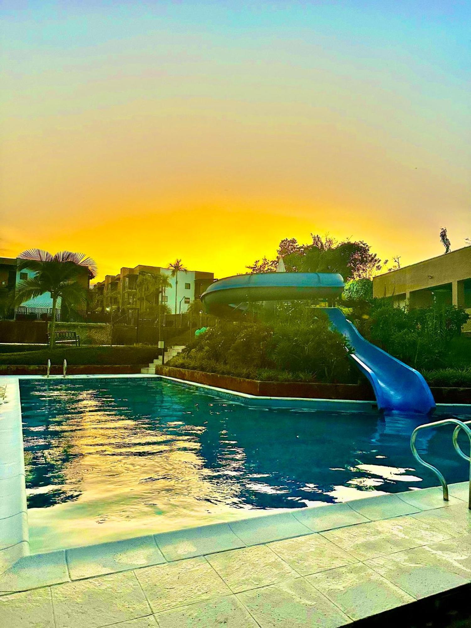 Apartamento Privado Vacacional A 5M Del Aeropuerto, 20 Minutos Del Parque Del Cafe Y Centro De Armenia Con 4 Piscinas, 3 Jacuzzi, Sauna By Molca Xperiences 2H Zewnętrze zdjęcie
